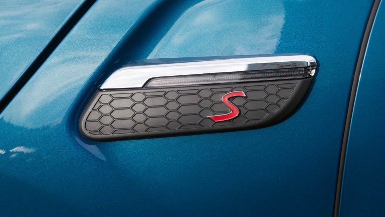 MINI Hatch 5 Portas - azul e branco - side scuttles - design