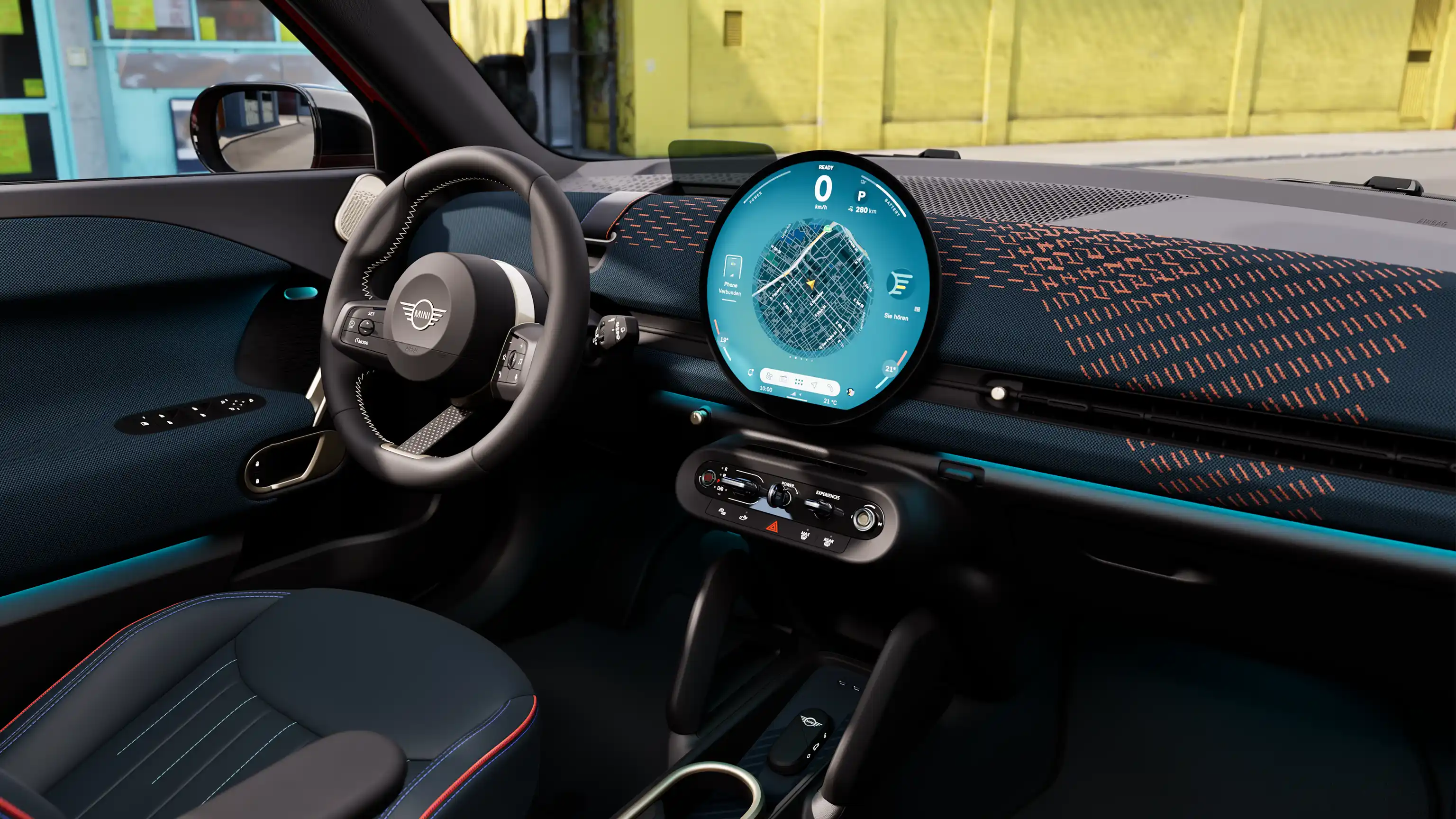 Vídeo mostrando o interior de um MINI Aceman totalmente elétrico em detalhes. A câmera percorre o interior e mostra o estofamento azul.