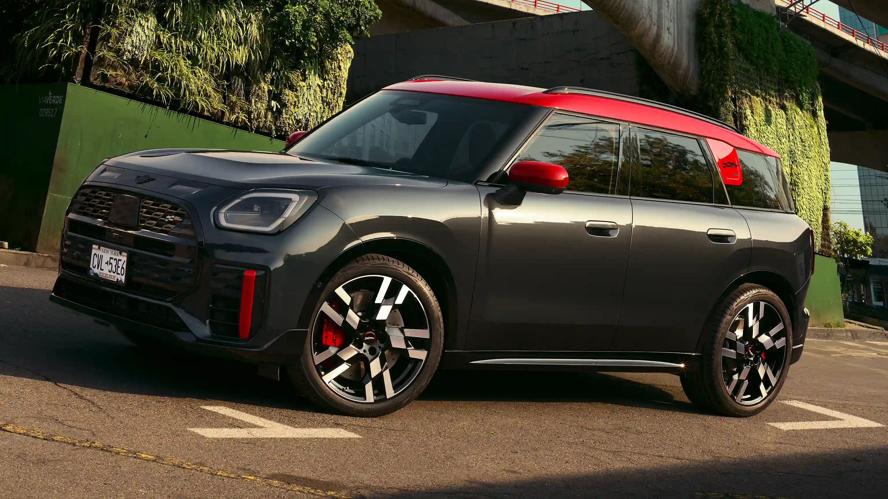 MINI John Cooper Works - U25 JCW - Vista Lateral.