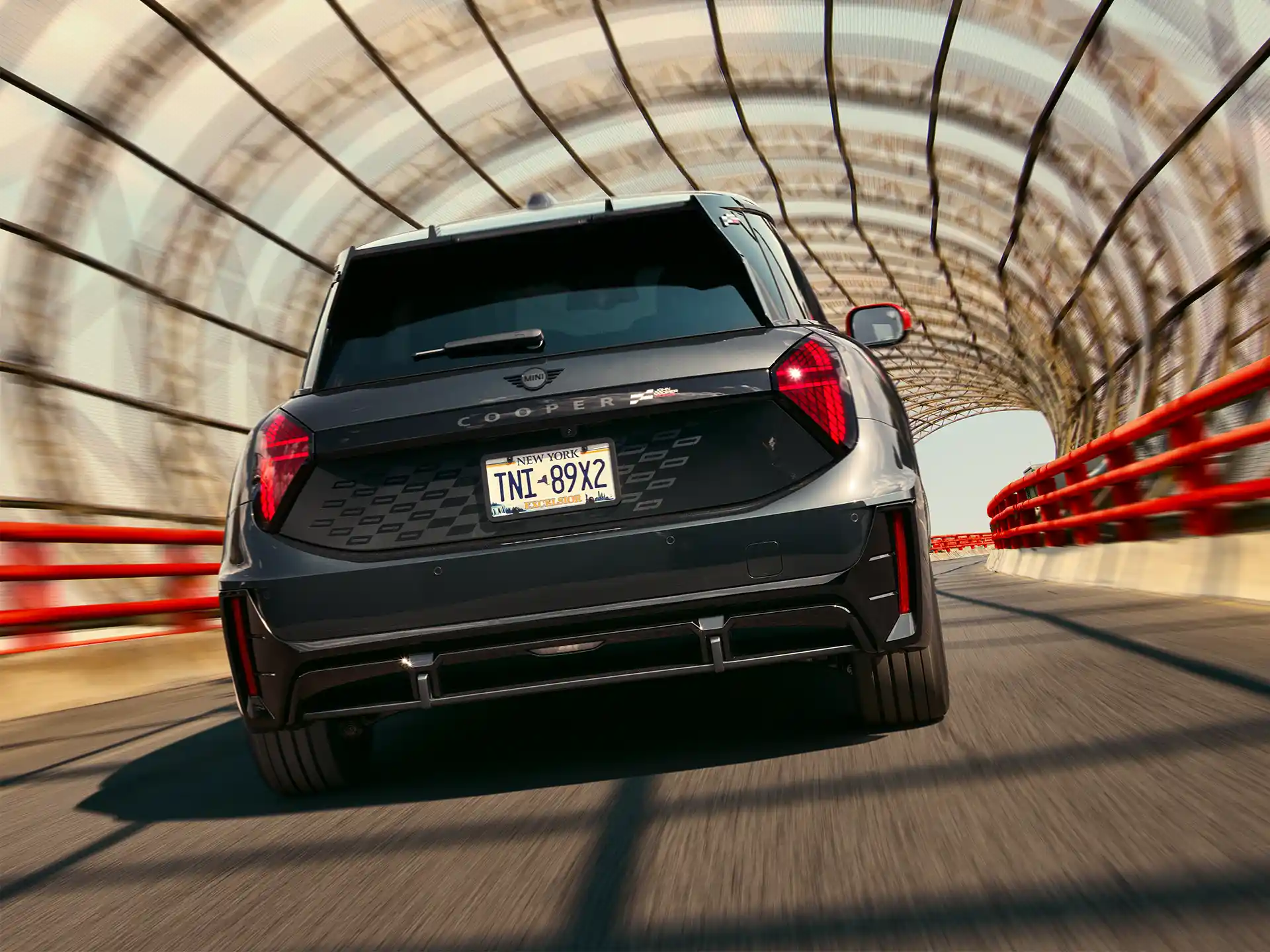 MINI John Cooper Works - J01 JCW - Vista Traseira.