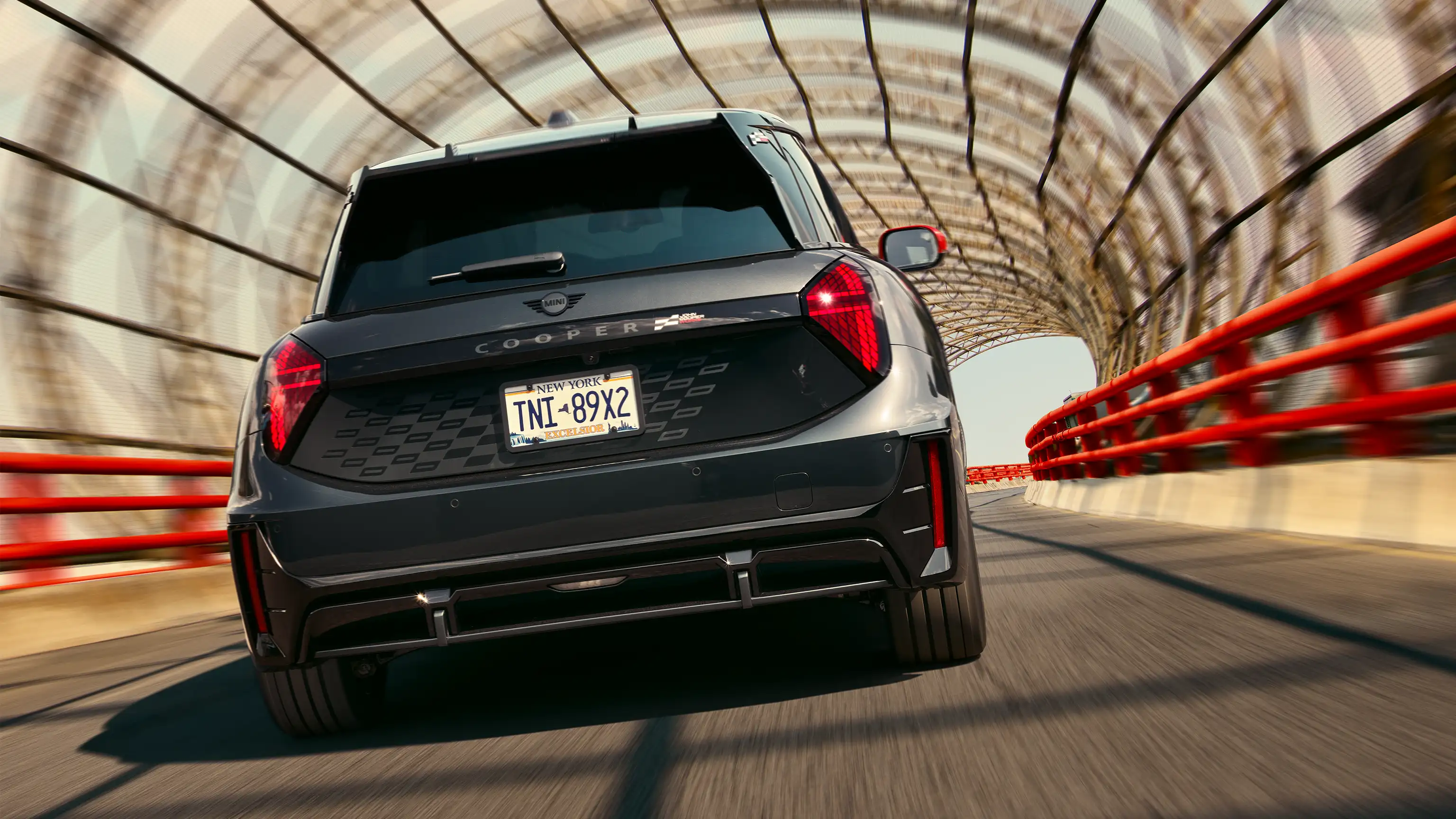 MINI John Cooper Works - J01 JCW - Vista Traseira.