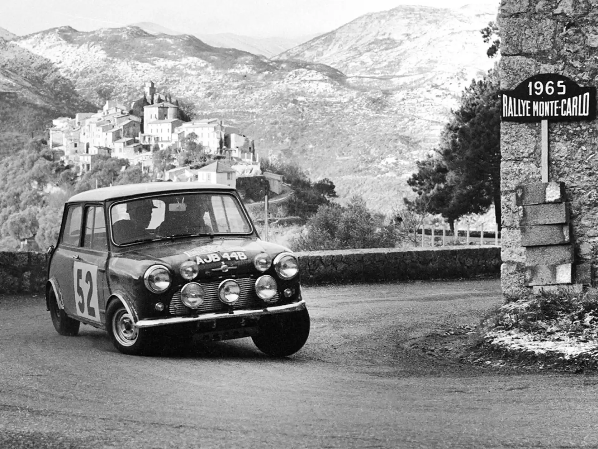 MINI John Cooper Works - Mini na Corrida.