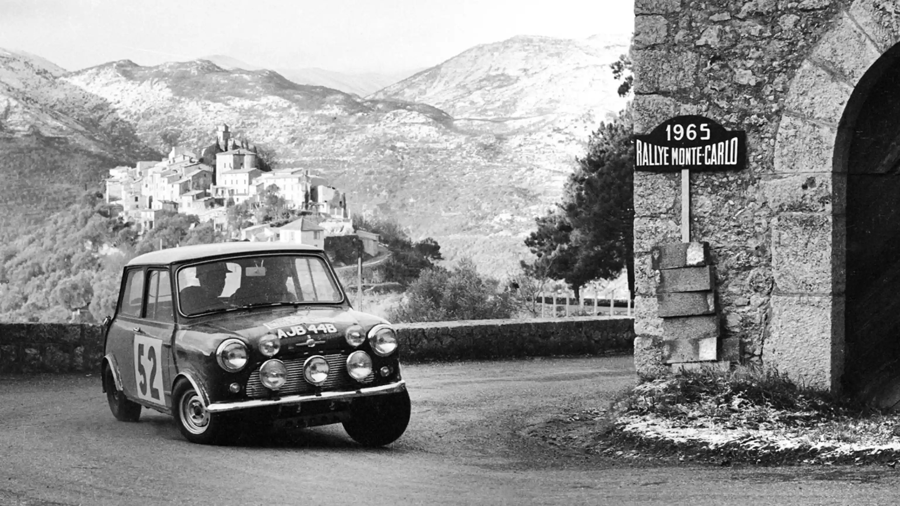 MINI John Cooper Works - Mini na Corrida.