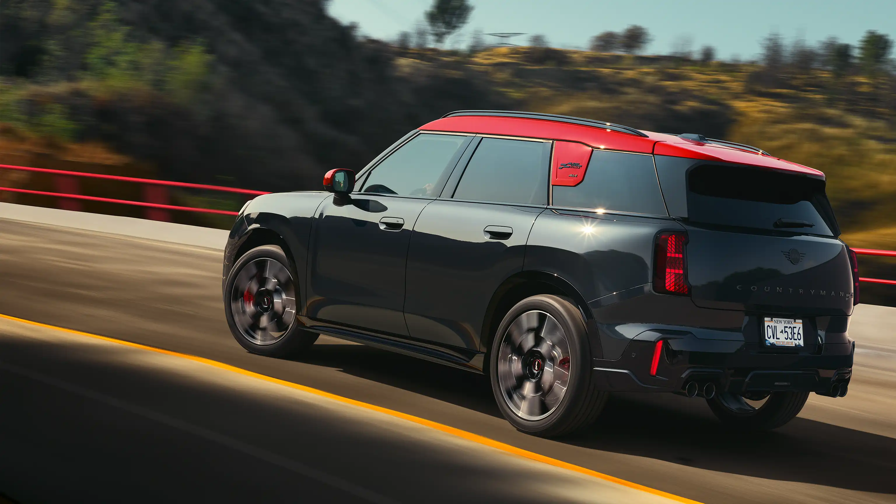 MINI John Cooper Works - U25 JCW - Vista Lateral.