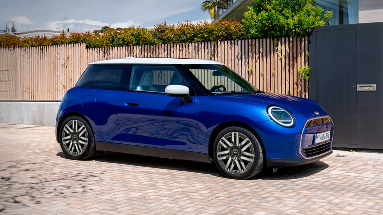 J01 MINI Cooper 100% elétrico.