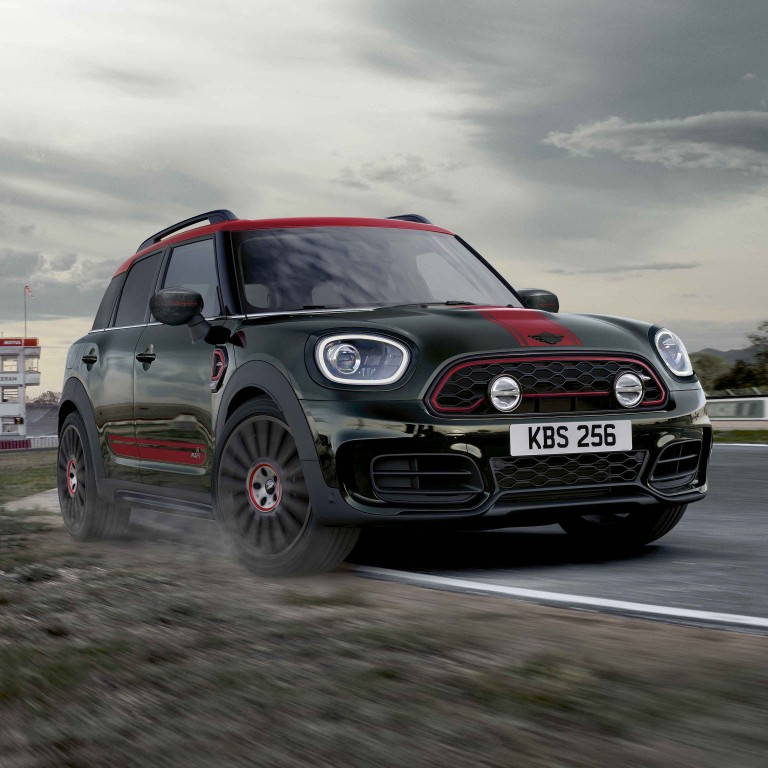 MINI Countryman John Cooper Works – red and green – front view