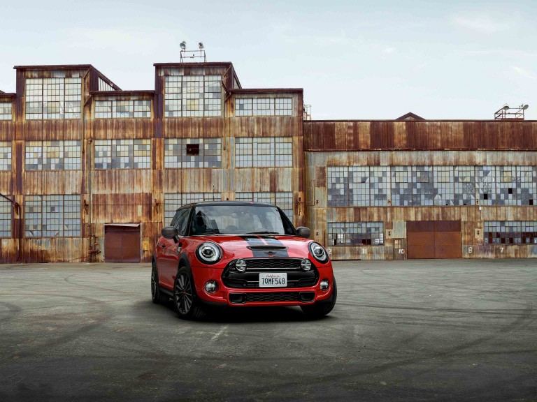 MINI John Cooper Works 3-door hatch – red and black – front view