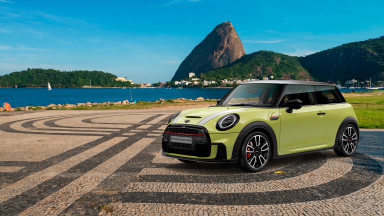 MINI John Cooper Works – Zesty Yellow 25k Edition no Rio de Janeiro.