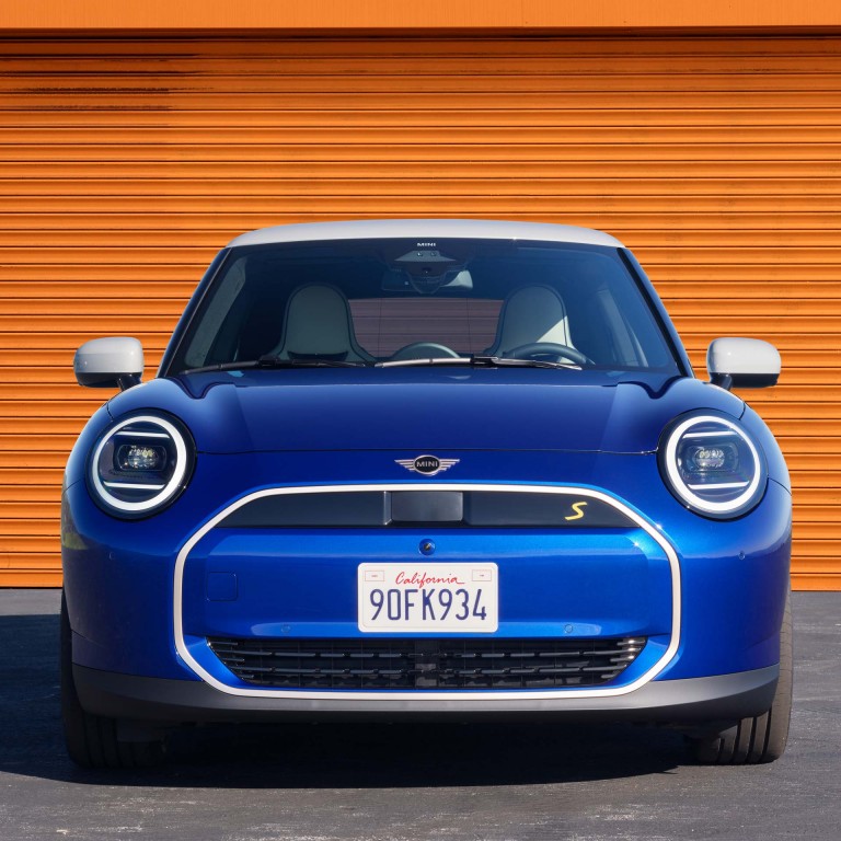 MINI totalmente elétrico - mosaico - exterior.