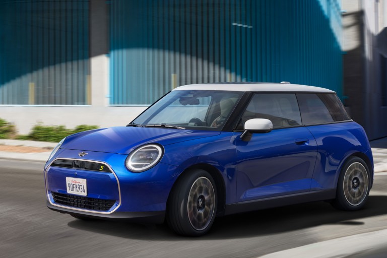 MINI totalmente elétrico - experiência digital - atualizações connected.