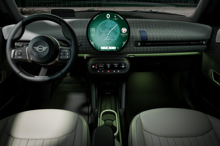 MINI totalmente elétrico - sustentabilidade - alternativas ao couro.