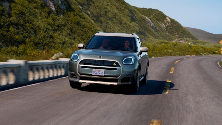 MINI Countryman SE All4 na estrada. 