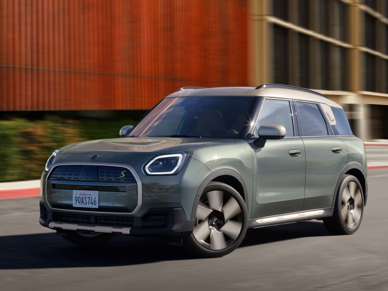 MINI Countryman elétrico - experiência de condução - assistência ao condutor