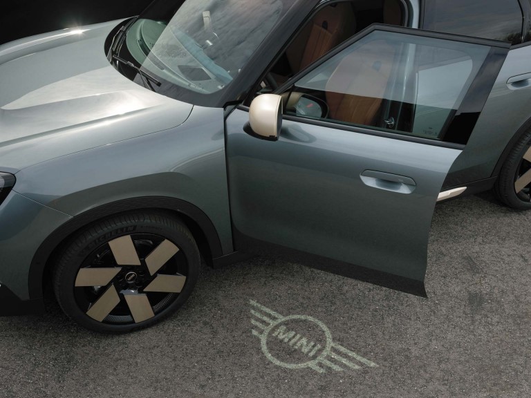 MINI Countryman elétrico - exterior - luzes de boas-vindas