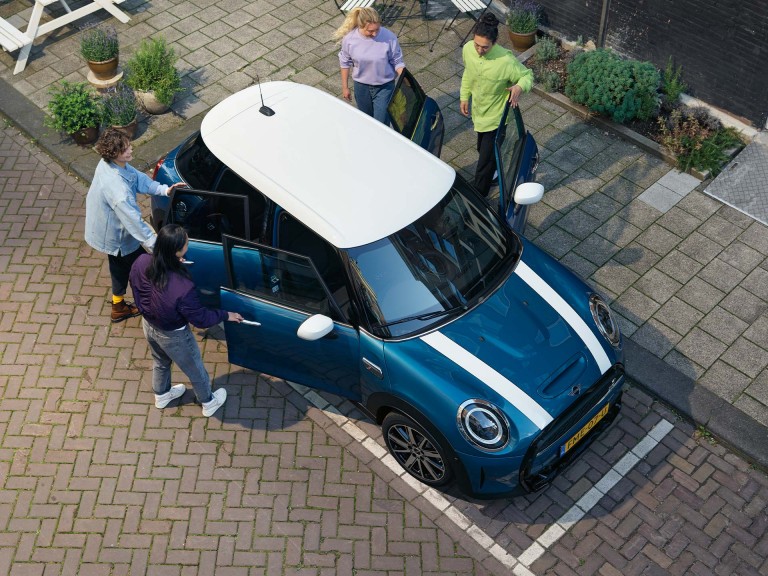 MINI Hatch 5 Portas - azul e branco - cores