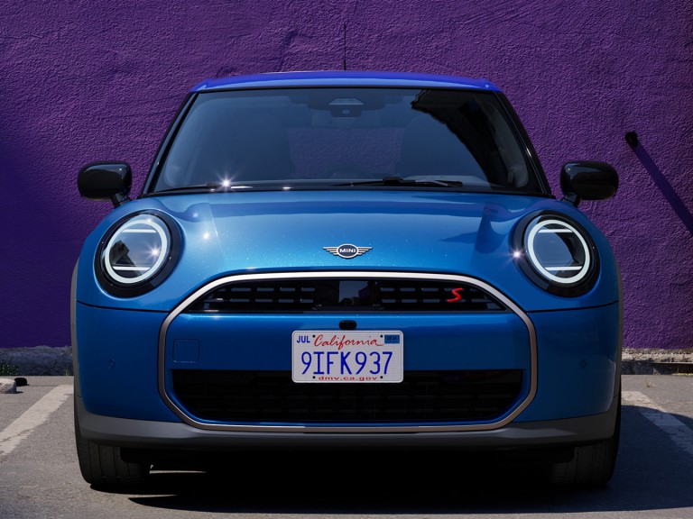 MINI Cooper 5 portas - exterior - design da dianteira.