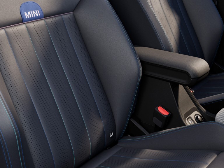 MINI Cooper 5 portas – interior – bancos – estofamento.
