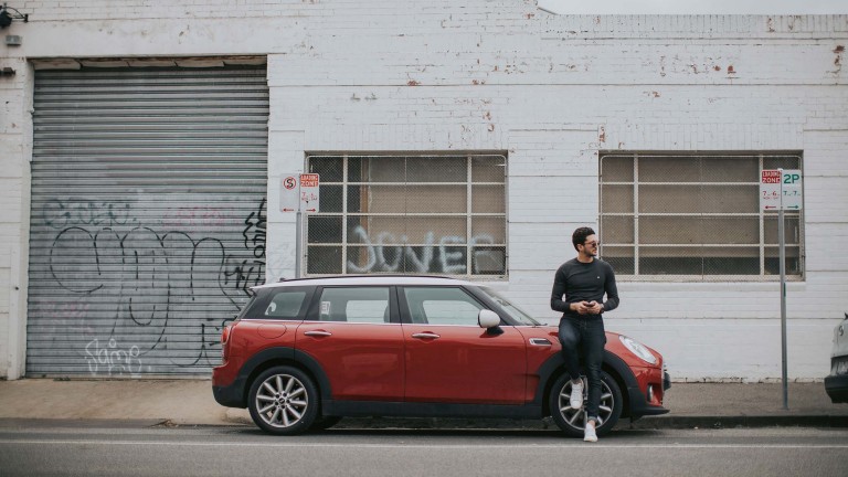 MINI 5-Door Hatch – burgundy – side view